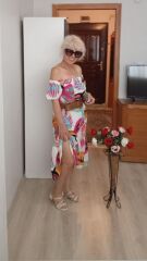 Yeni sezon keten karışımlı esnek ,iç göstermez yumuşacık ve hafif kumaşlı canlı renkli terletmez fazla kırışmayan elbise