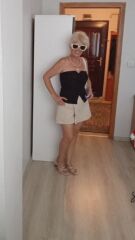 Siyah önü çift kat, önden düğmeli, omuz arka kısmı lastikli rahat kalıp straplez bluz